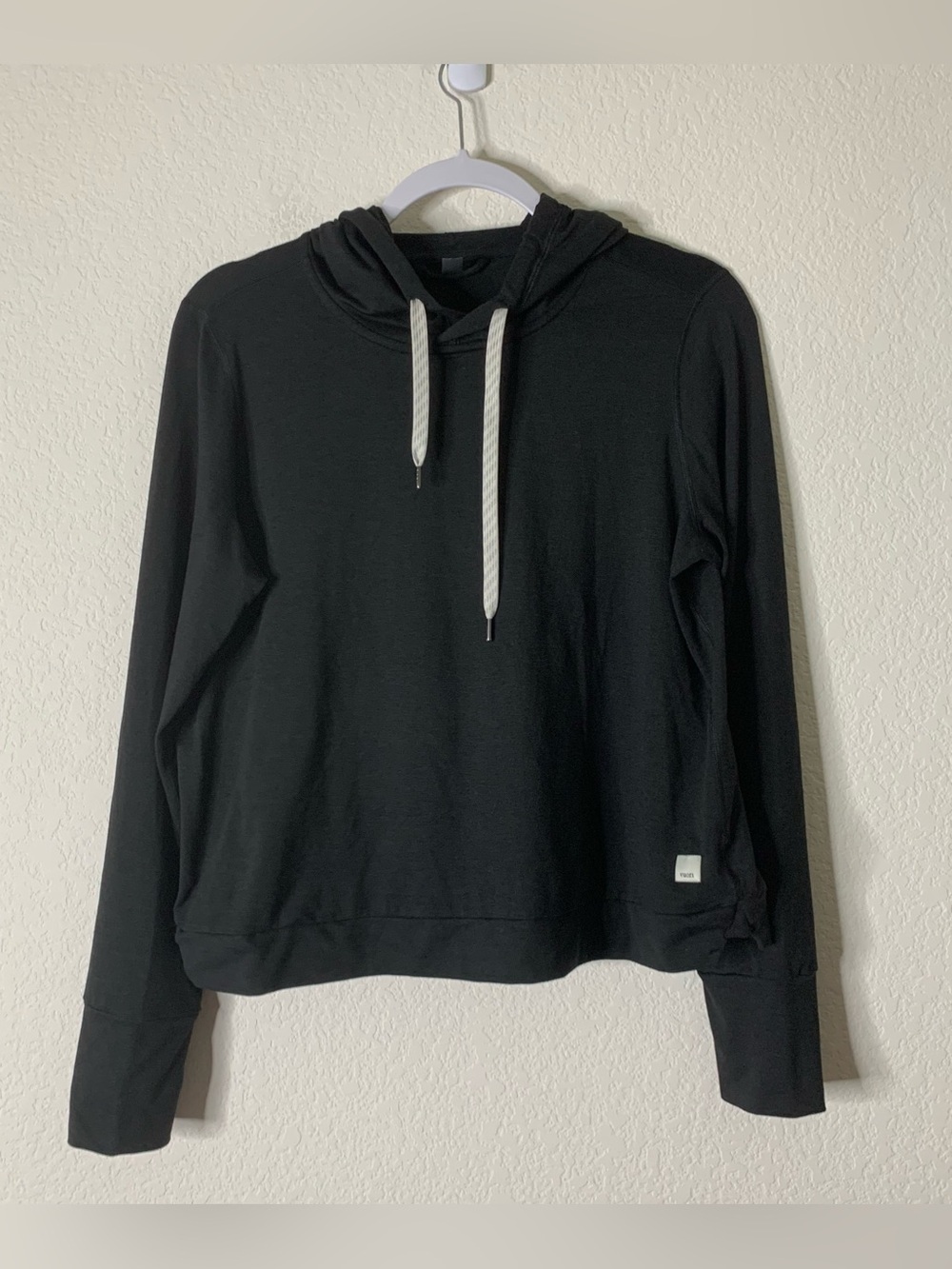 Vuori Womens black halo essential hoodie M